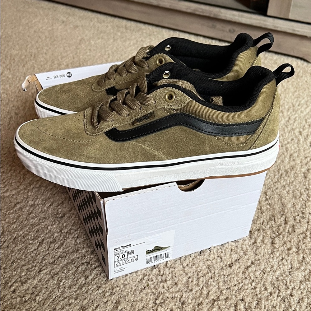 NWT. Vans, Kyle Walker, Gothic olive.